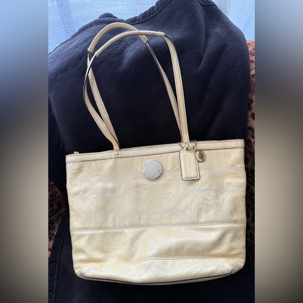 Coach Signature patent Leather Tote